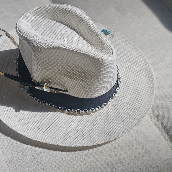 Classic White Ladies Hat - Picture 14 of 15